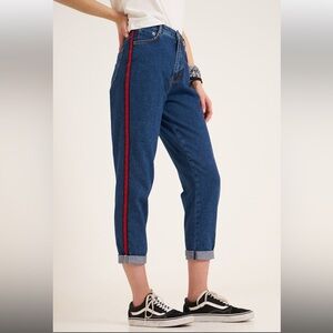 SUBDUED BOYFRIEND FIT JEANS Size 28